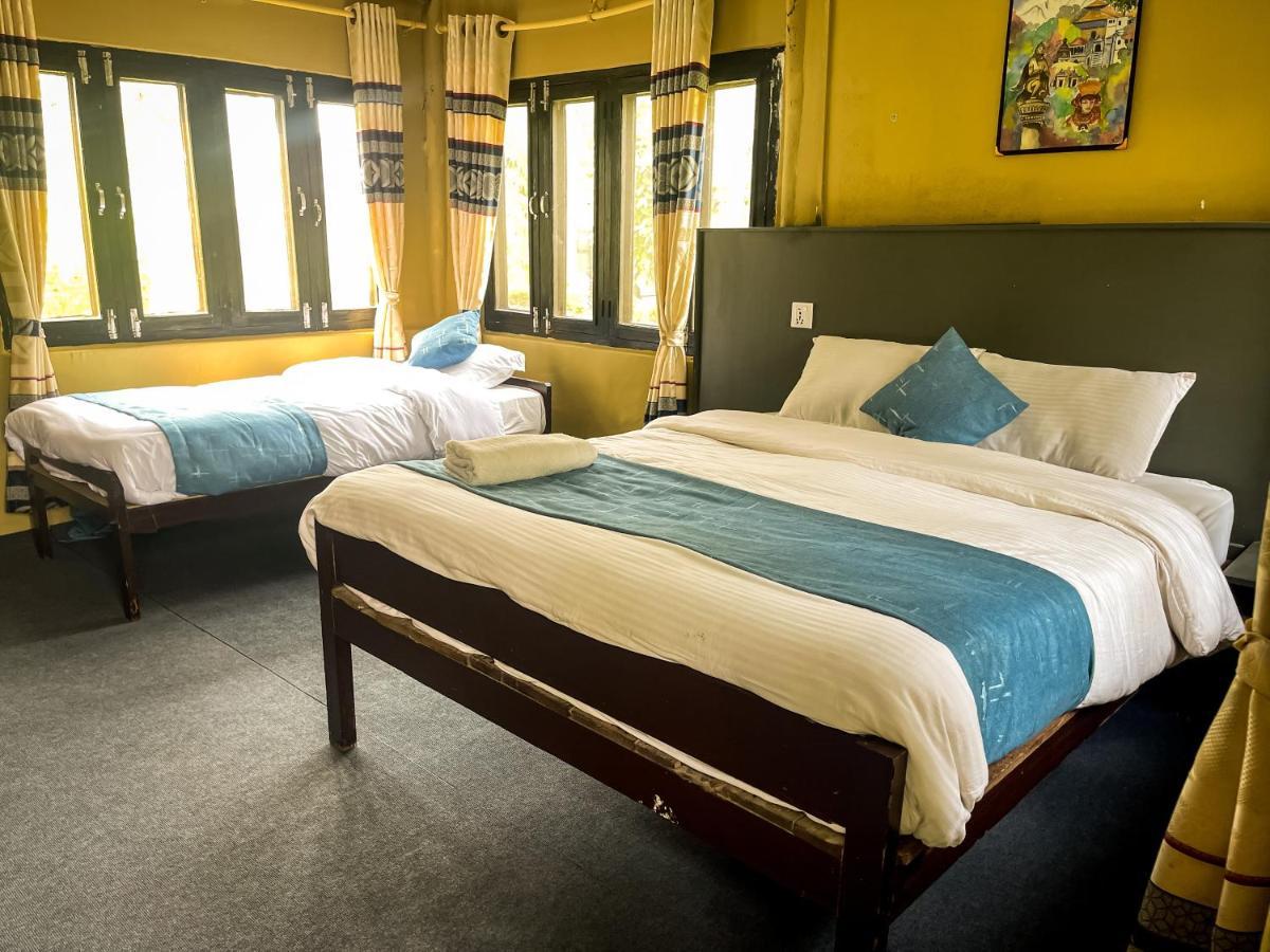 Hotel Tharu Garden And Beer Bar Chitwan Exterior foto