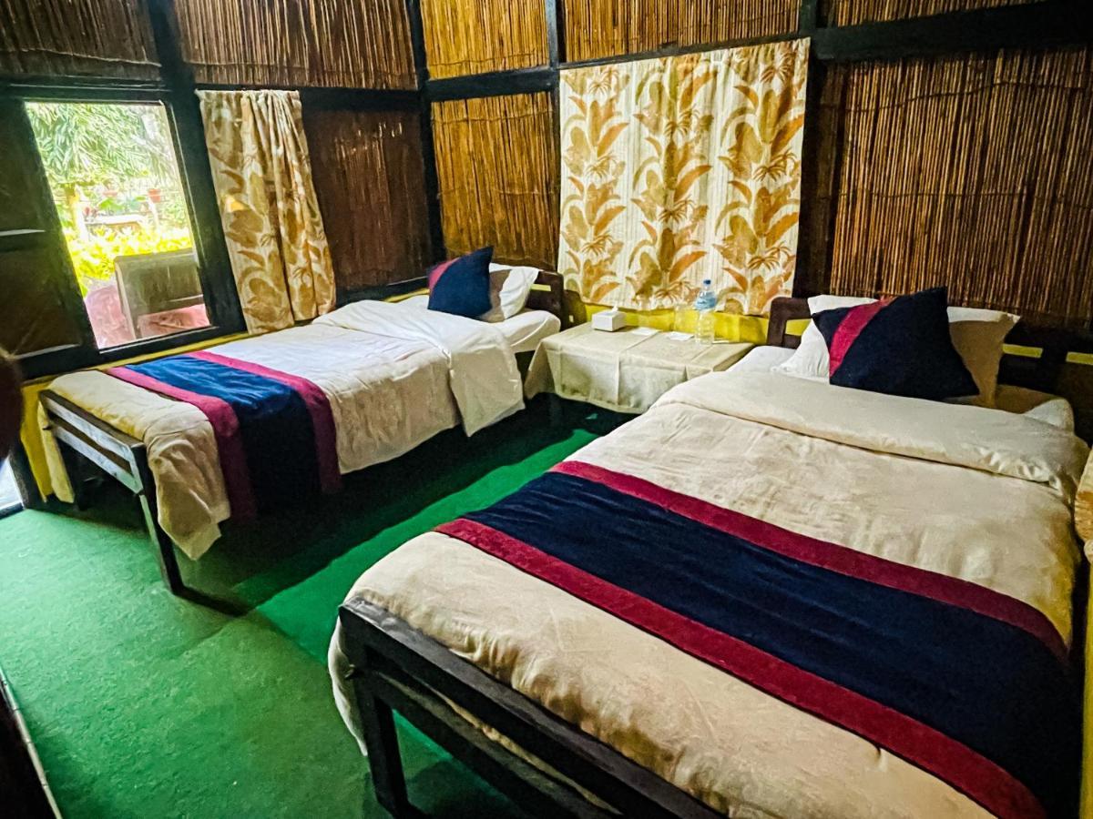 Hotel Tharu Garden And Beer Bar Chitwan Exterior foto