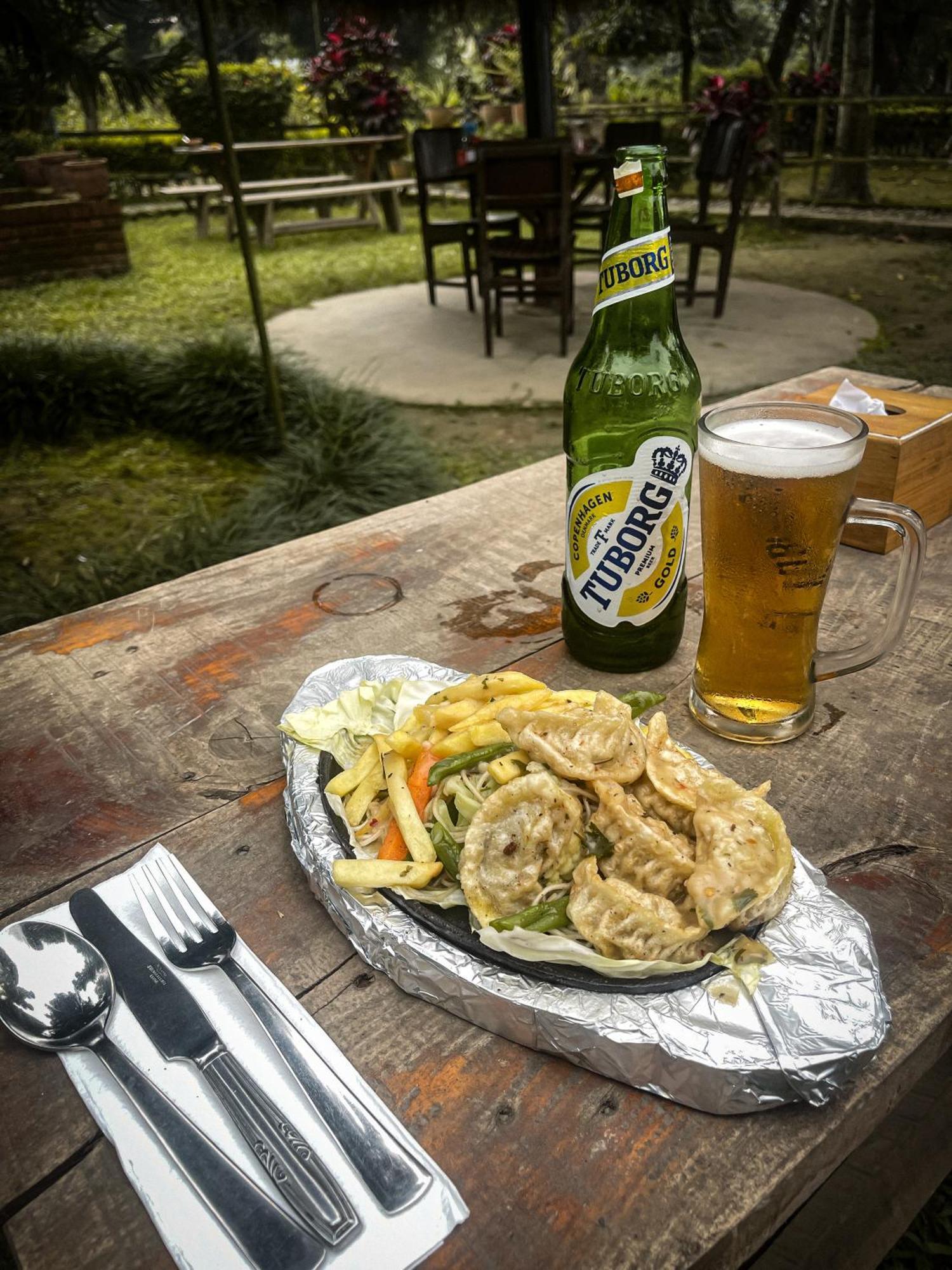 Hotel Tharu Garden And Beer Bar Chitwan Exterior foto